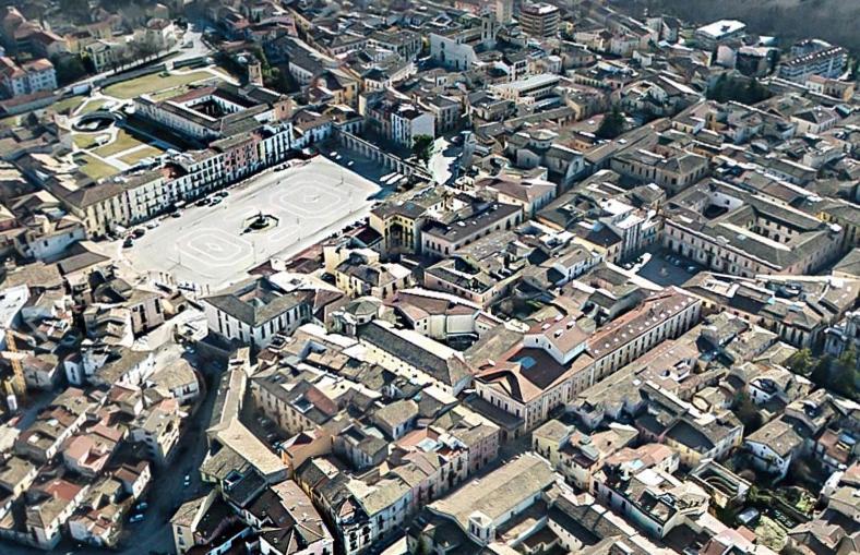 Dietro Piazza Maggiore Сульмона Екстер'єр фото