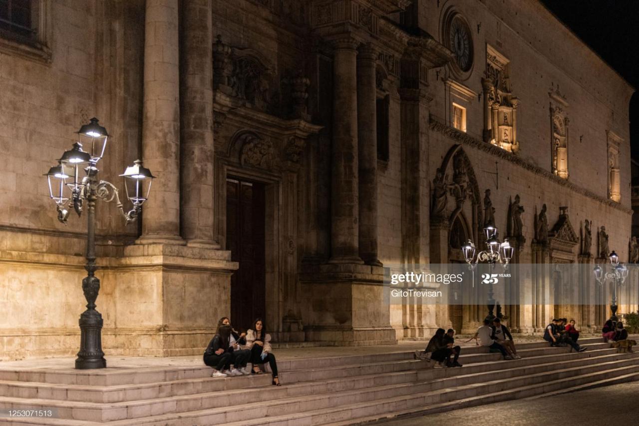 Dietro Piazza Maggiore Сульмона Екстер'єр фото